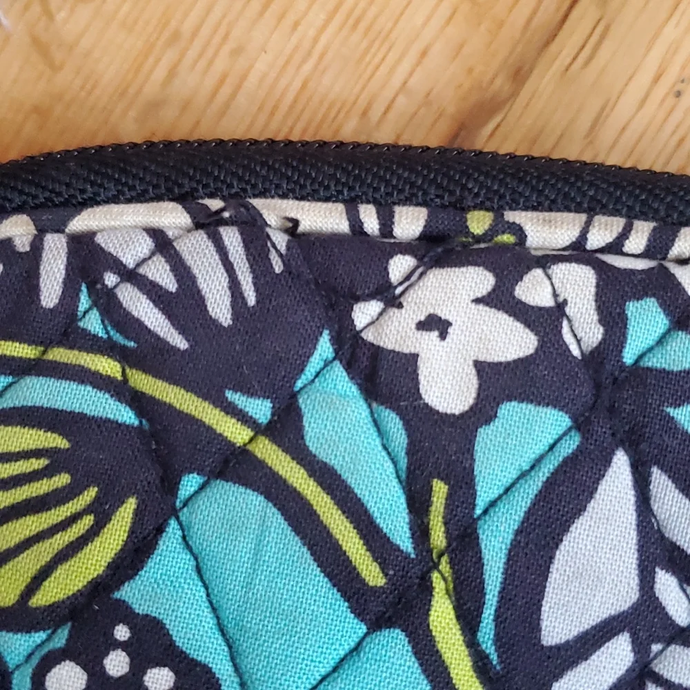 Vera Bradley 11x14 green,aqua,white, blk zipper bag - Picture 4 of 14